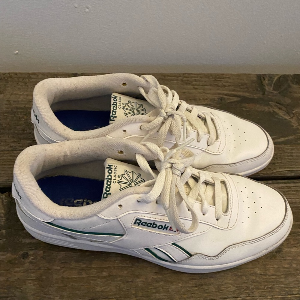 Men’s Reebok Club C Classics White Sneaker with Green Detailing.